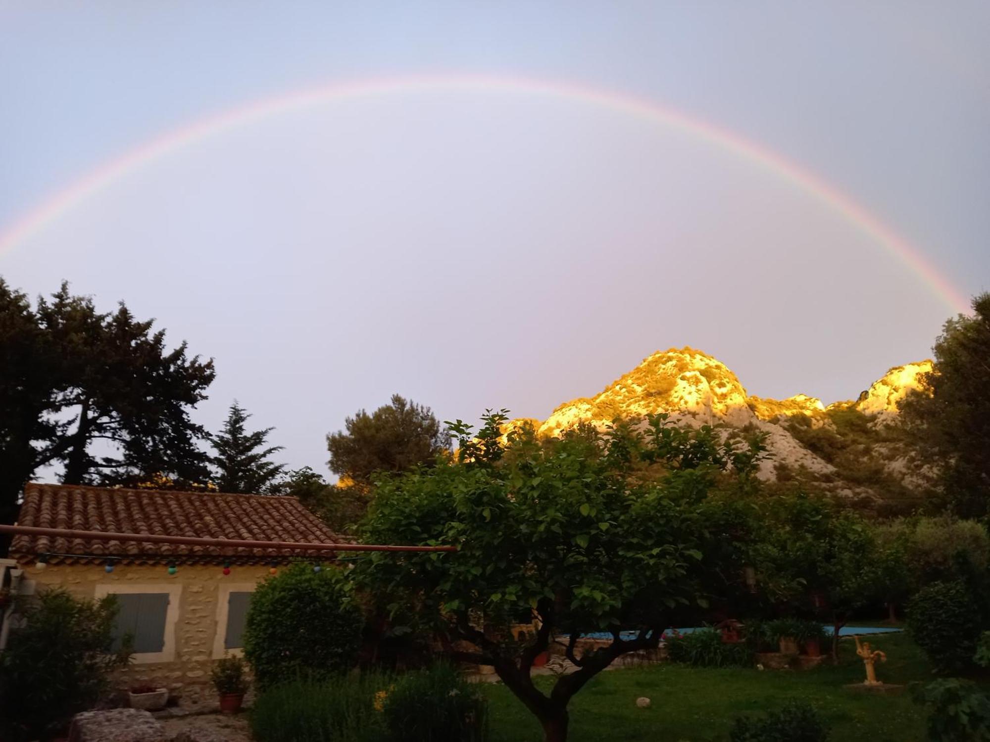 La Roulotte Du Petit Paradis Saint-Rémy-de-Provence エクステリア 写真