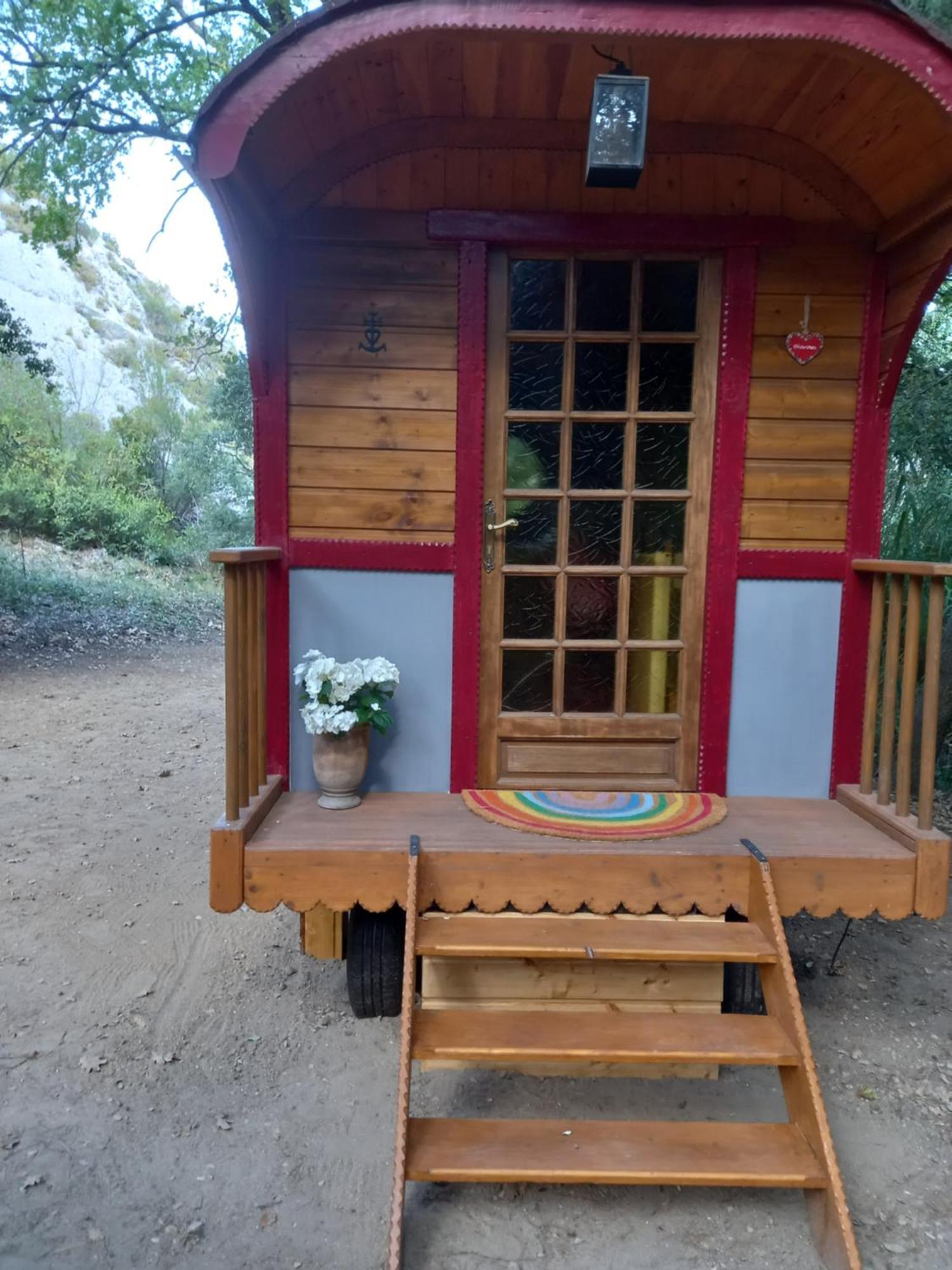 La Roulotte Du Petit Paradis Saint-Rémy-de-Provence エクステリア 写真