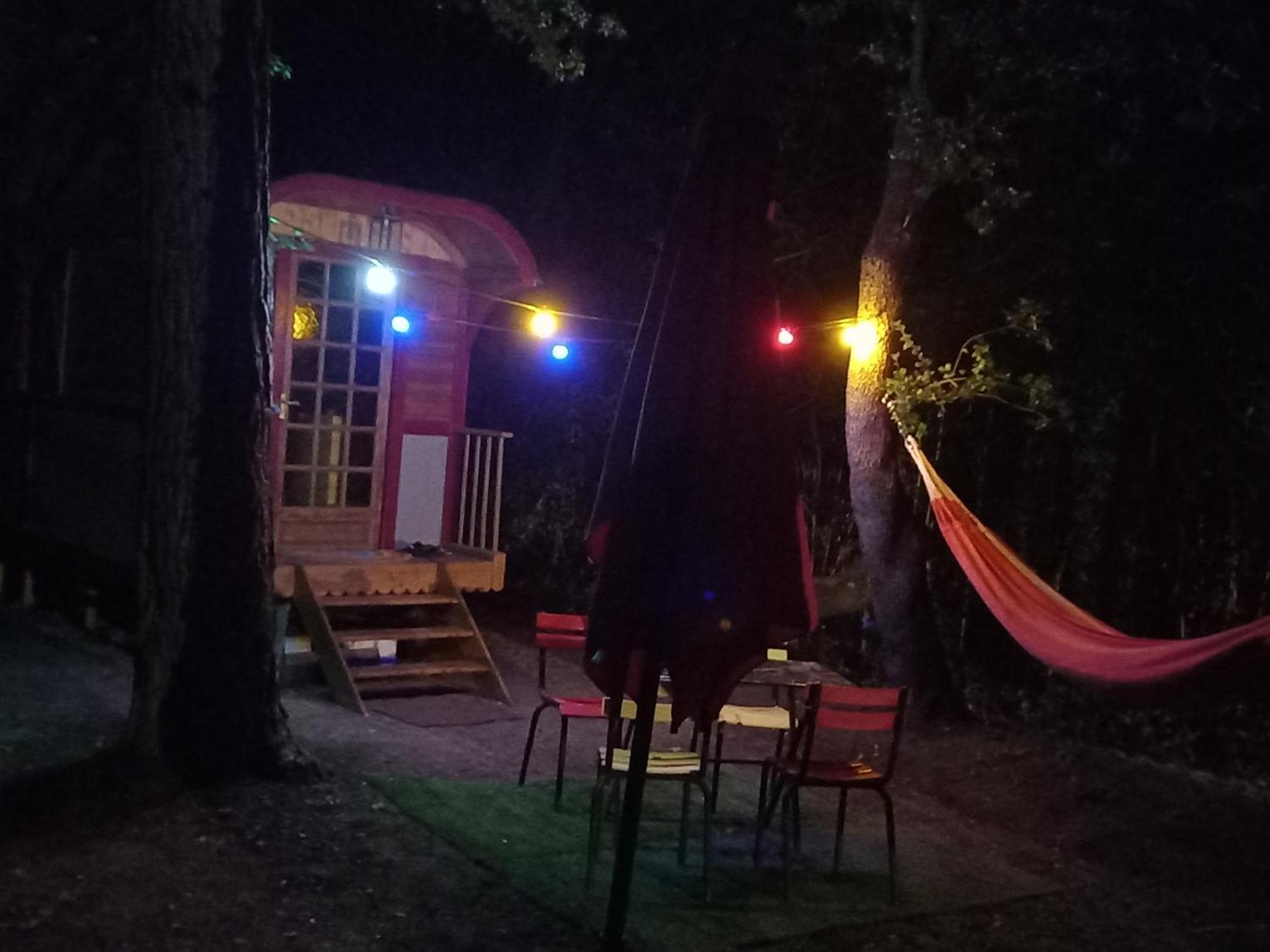 La Roulotte Du Petit Paradis Saint-Rémy-de-Provence エクステリア 写真